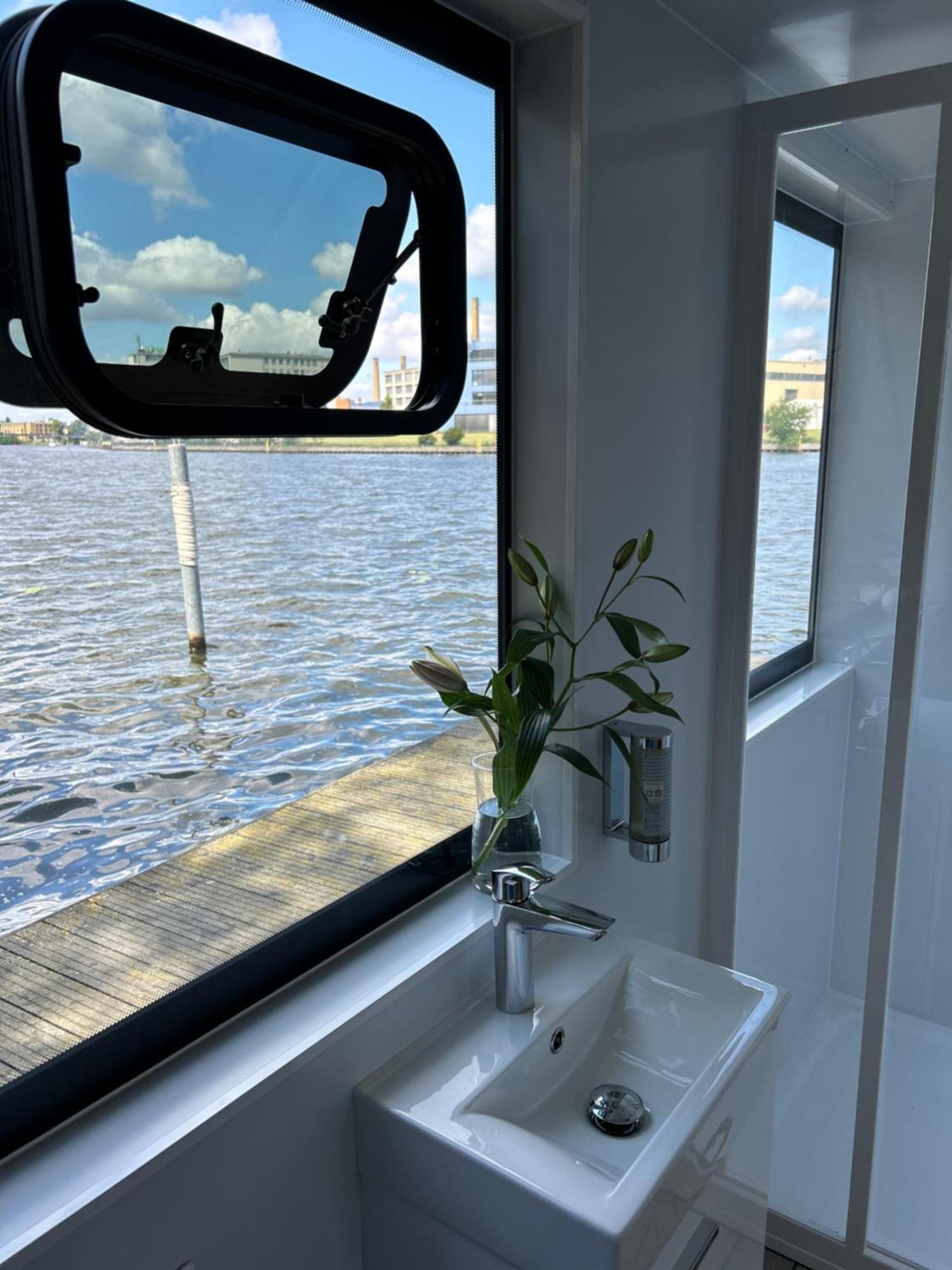 فندق Nena Hausboot برلين المظهر الخارجي الصورة